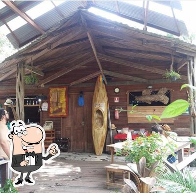 Descubra a parte externa do Restaurante Chalé da Ilha
