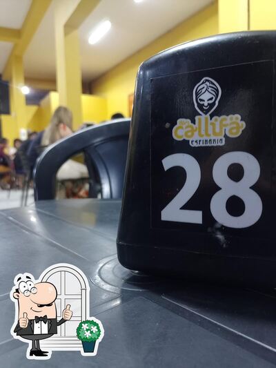 O exterior do Don Callifa Esfiharia