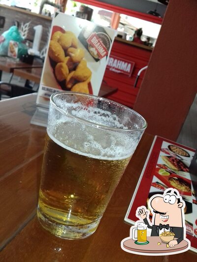Peça um copo de cerveja leve ou escura