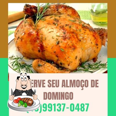 Q'Tempero frango assado serve pratos de carne