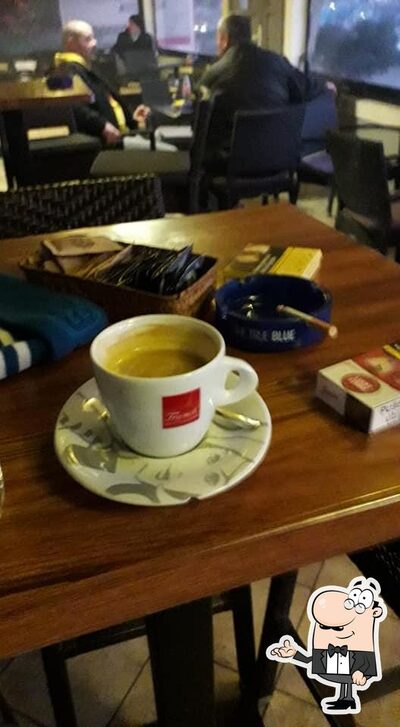Siediti a un tavolo di Caffe Bar Semafor