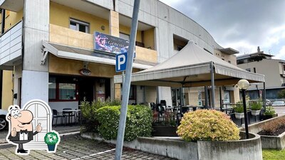 Guarda gli esterni di Bar Bome