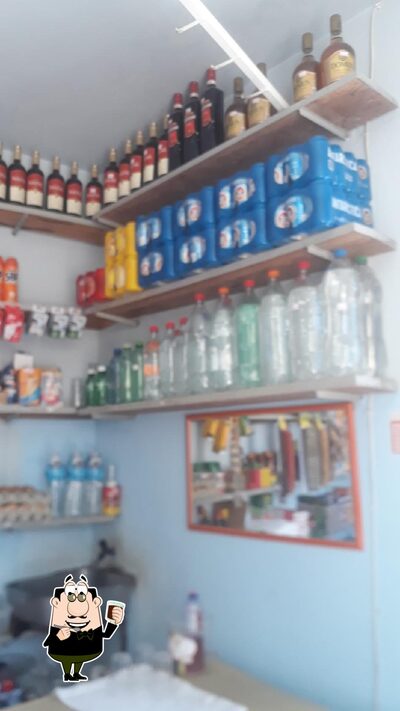 Desfrute de um drinque no Bar do Esperidião