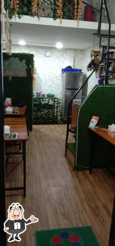 Check out how Cafe Fruit Funda looks inside