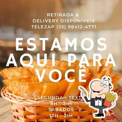 Experimente fritas com diferentes molhos
