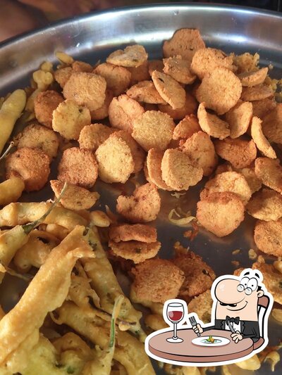 Meals at Manoj Vadapav center