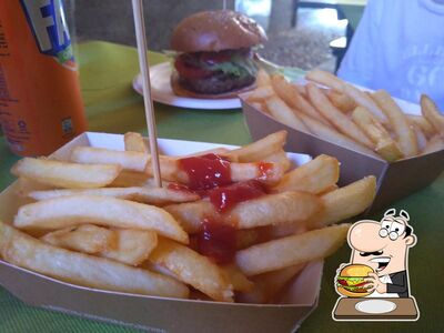 Gustati uno dei tipi di hamburger serviti al ristorante H burger Lavagna