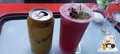 Desfrute de uma bebida no Kombirita Drink Truck