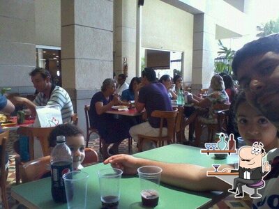 Veja imagens do interior do Fry Chicken
