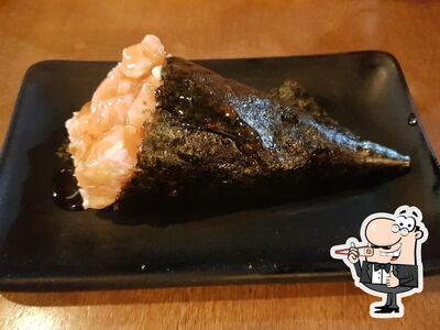 Rolos de sushi são disponibilizados no Fi.sh Temakeria