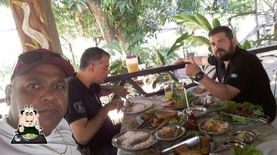 Comida em Peixaria Tarumã