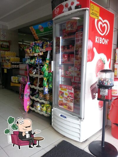 Sente em uma das mesas no Padaria Princesa Isabel