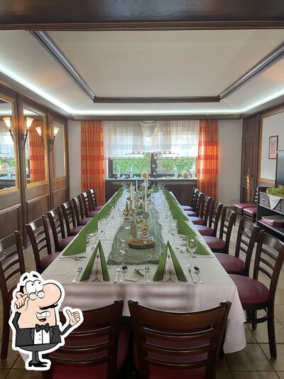 Installez-vous à l'une des tables de Hotel-Restaurant »Zur Struth«