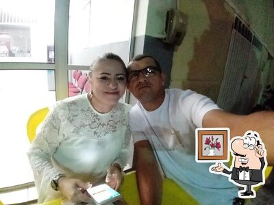 Sente em uma das mesas no Pizzaria Central