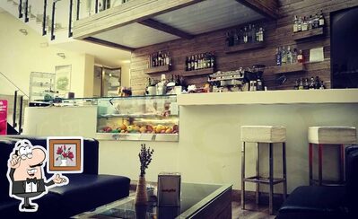 Siediti a un tavolo di Caffe Lenee