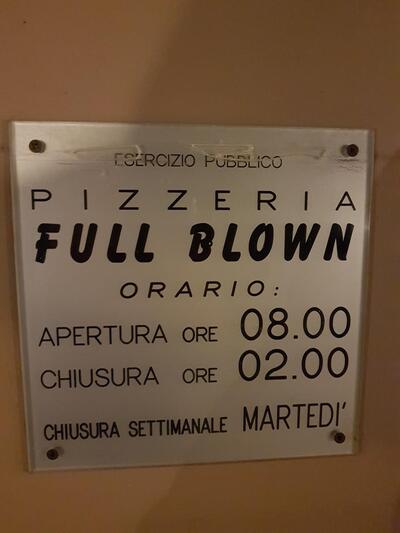 Il logo di Pizzeria Spaghetteria FULL BLOWN