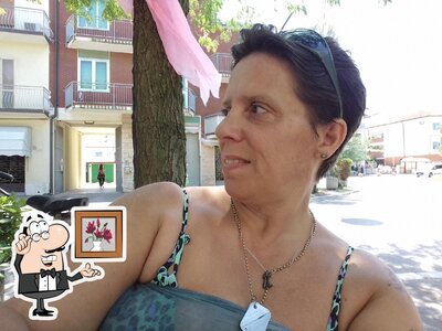 Siediti a un tavolo di Friggitoria Alla Rotonda