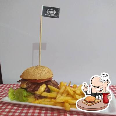 Delicie-se com um hambúrguer no Império Burguer