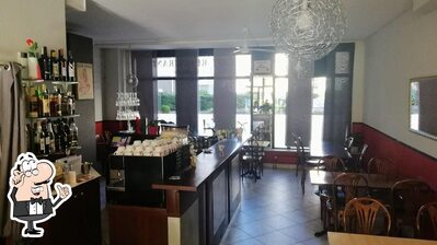 Gli interni di Authentic café