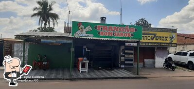 Descubra a parte externa do Frangão Bom Sabor