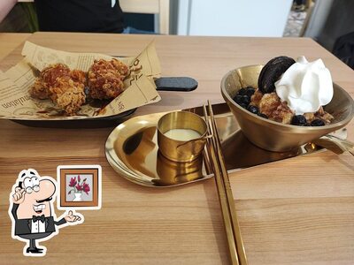 Installez-vous à l'une des tables de Shanghai