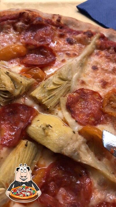 Prova una pizza al pub & bar Weisses Roessl