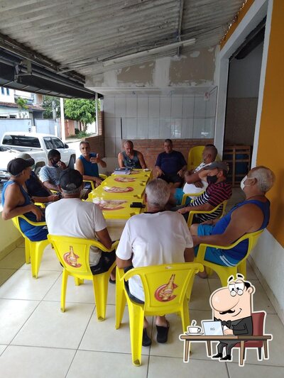 Veja imagens do interior do Lá pizza