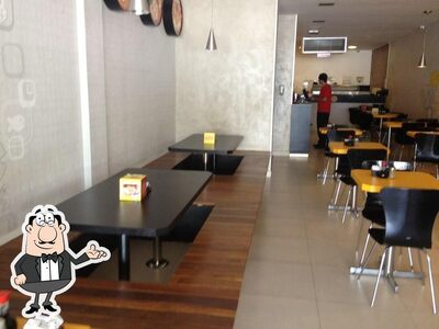 O interior do Sushi Loko