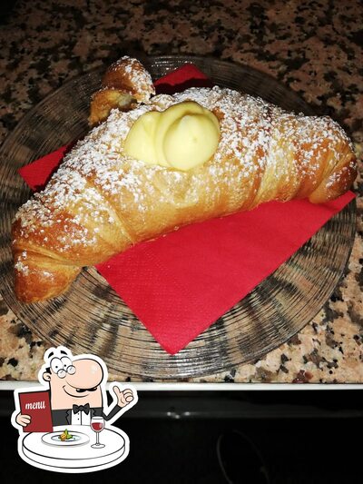 Cibo al CAFFÈ DEI PORTICI DI DAVIDE E ANGELICA