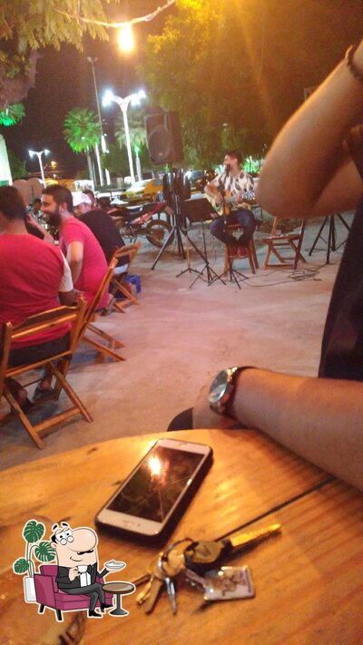 Veja imagens do interior do Shot's Bar