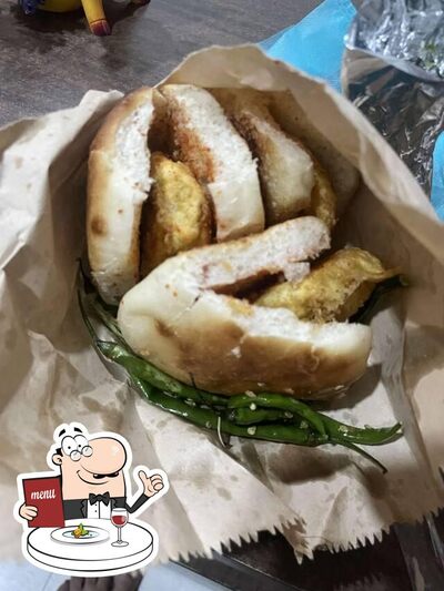 Food at Mumbai Vada Pav
