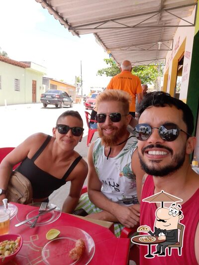 Você pode espairecer no na área externa do Bar do Zeca