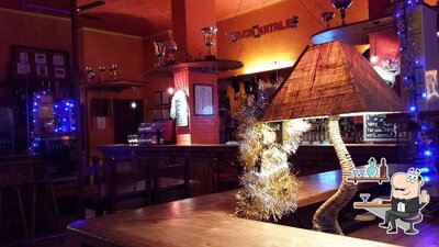 Dai un'occhiata agli interni di Bar Paradise