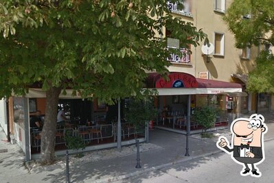 Guarda l'area esterna di Caffe Bać