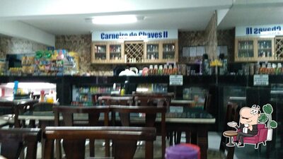Sente em uma das mesas no Carneiro do Chaves 2