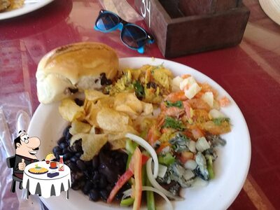 Delicie-se com um hambúrguer no Restaurante Ponta Da Pedra