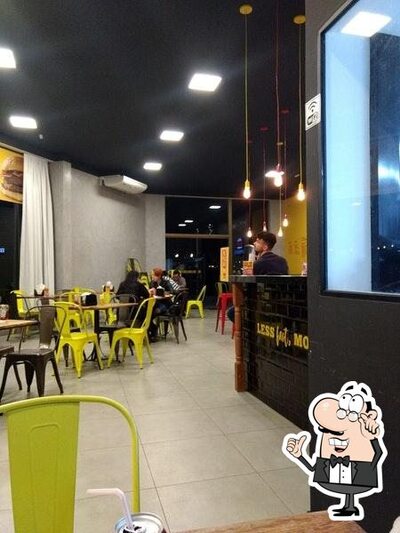 O interior do Exp Burgers