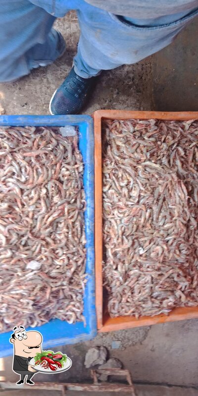 Order different seafood dishes offered by Riaz Muslim Hotel