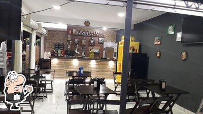 O interior do AVENIDA BAR