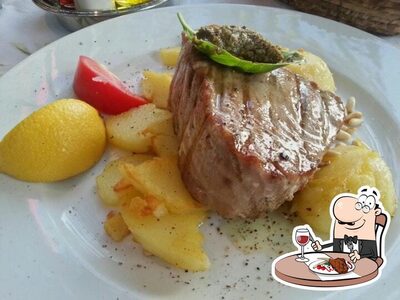 C'è un'ampia varietà di pasti per gli amanti della carne