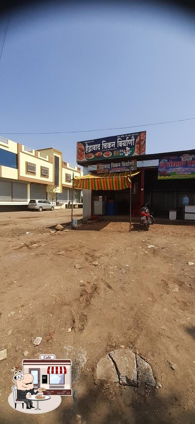 Check out the exterior of HAYDRABAD CHIKAN BIRYANI