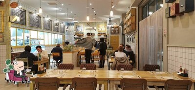 Siediti a un tavolo di Ristorante Garage Grill Hamburger Gourmet