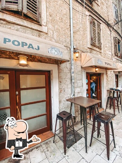 Siediti a un tavolo di Popaj
