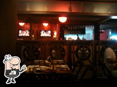 Veja imagens do interior do Yoake TMK Sushi Bar