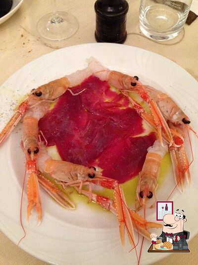 Ordina i piatti di carne al ristorante belvedere