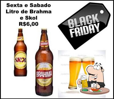 Desfute um copo de cerveja leve ou escura
