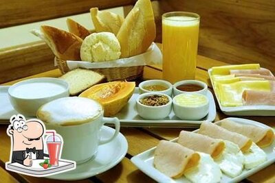 Desfrute de uma bebida no Cafe Com Pão