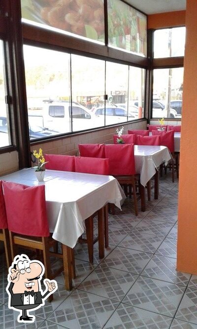 Sente em uma das mesas no Cozinha da Mamma III Garopada SC