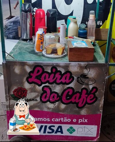 Desfrute de um drinque no Café da Loira