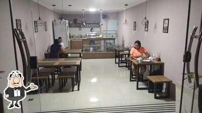 Veja imagens do interior do Donna Cafe